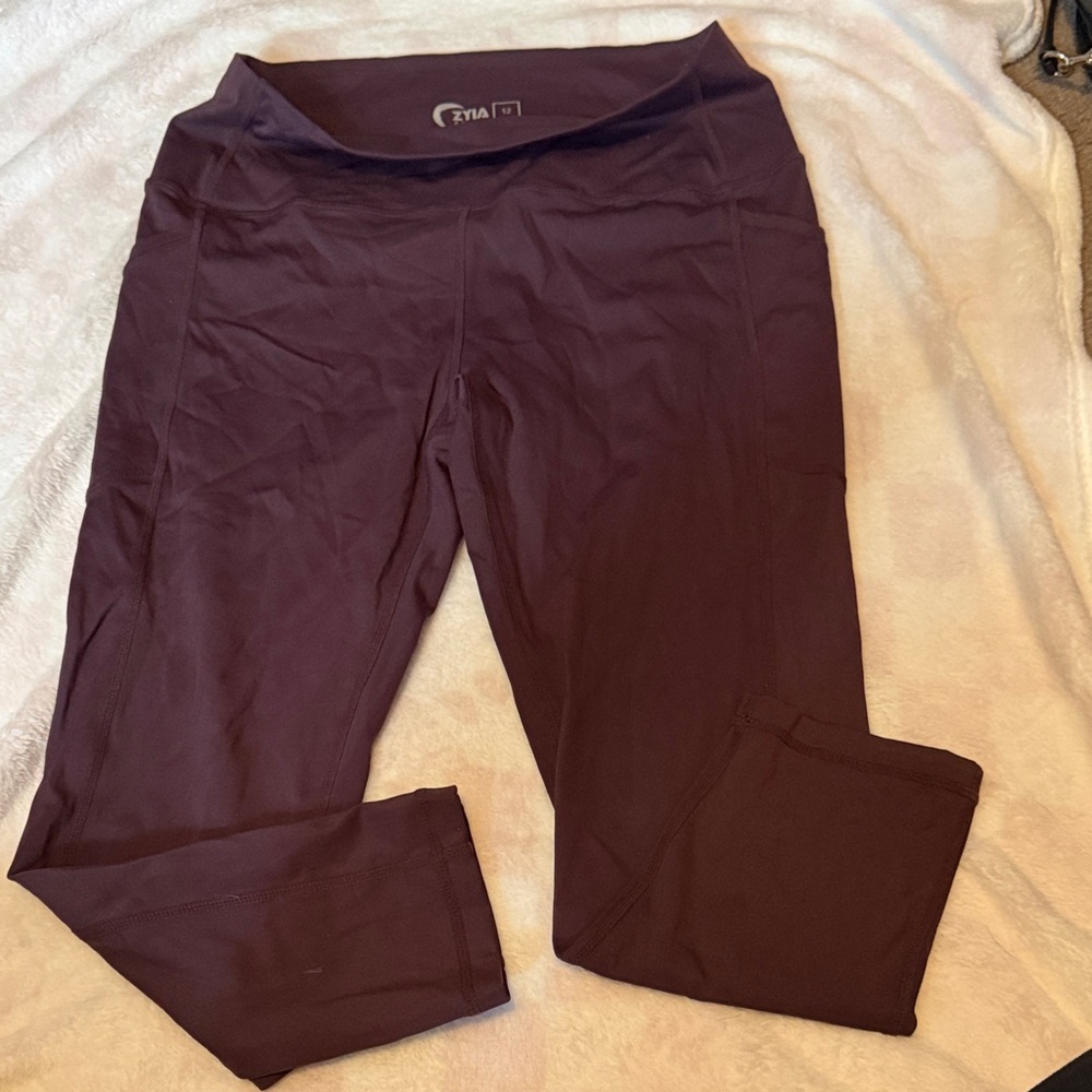 Zyia Active Women's Dark Brown Capris